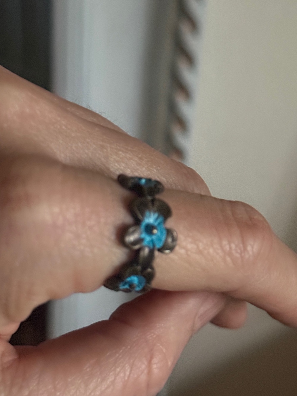 Vintage 1970s Floral enamel Blue Accent Flower child Ring - Women Jewelry Sz 7